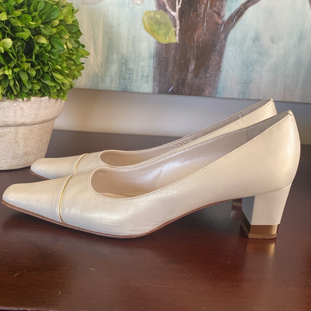 ST. JOHN CREAM CLASSIC PUMPS SIZE 9 🌟EUC🌟 - Picture 6 of 16